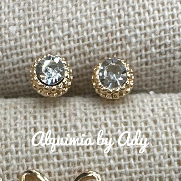 Tiny tiny Dainty zirconia solitaire stud earrings quiet luxury minimalist - Picture 1 of 5